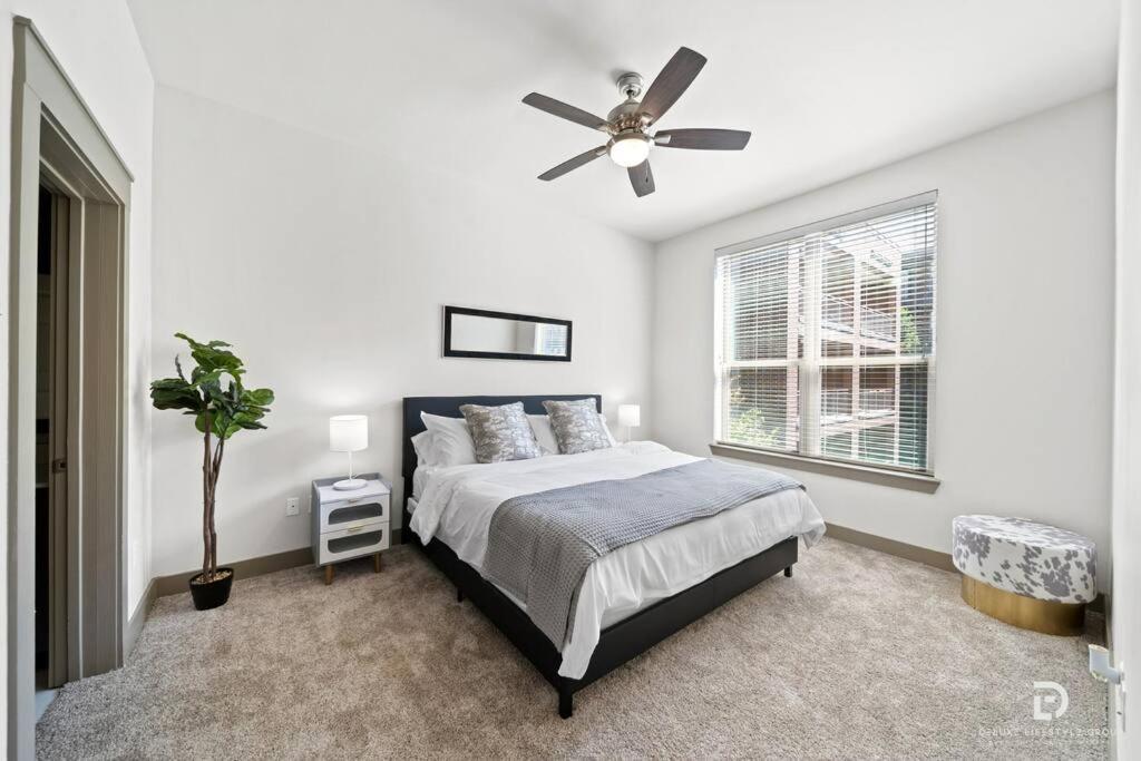 Downtown Houston Deluxe King Suite With Spa Amenities, Pool And Free Parking Exterior photo